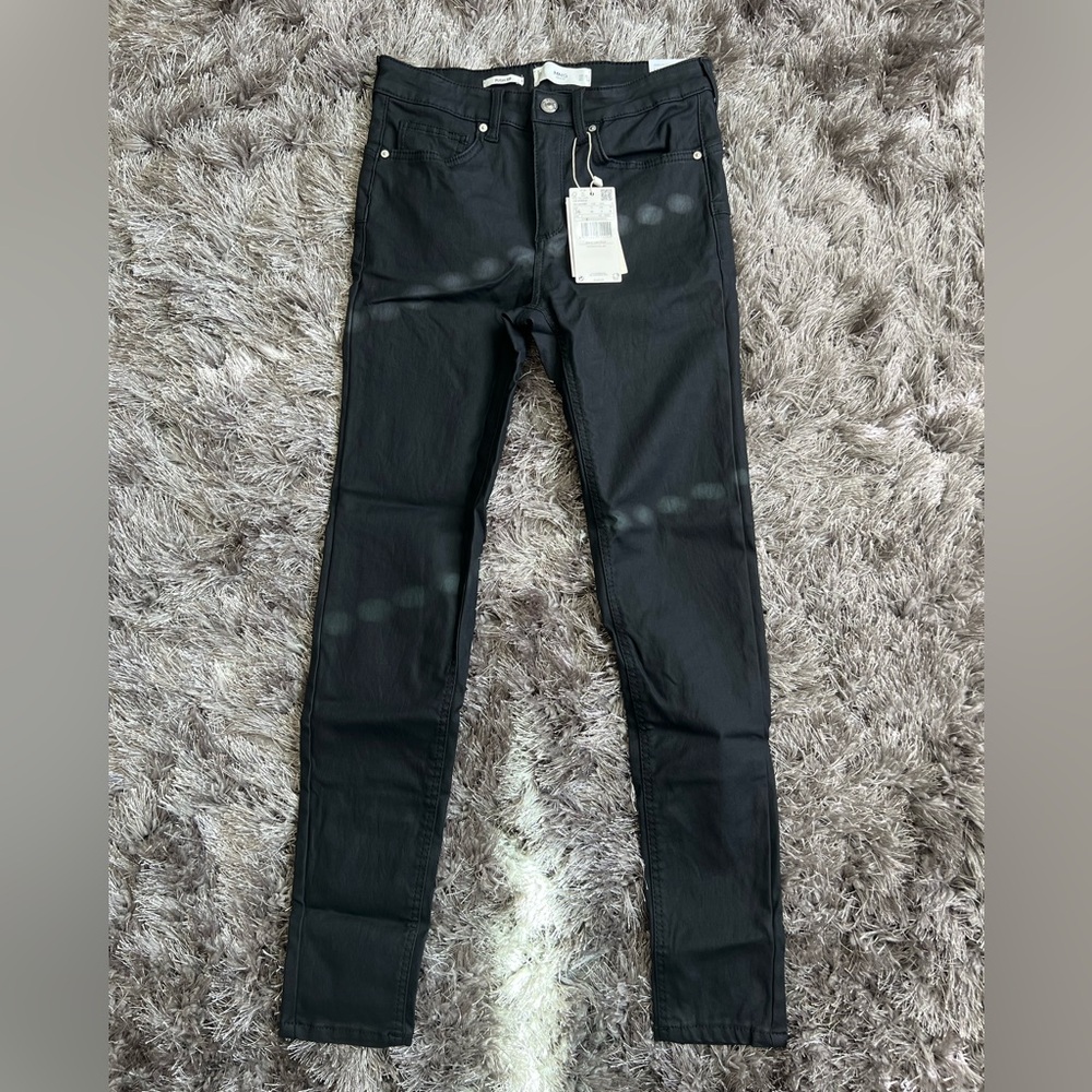 Comfort-Fit black JeansFeaturing Stretchy Fabric and Stylish Design for Effort